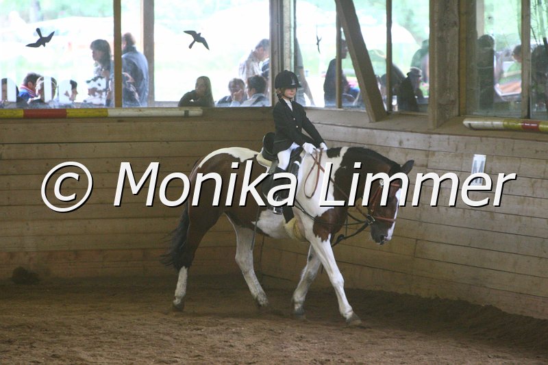 007L8665_Dress reiter WB.JPG